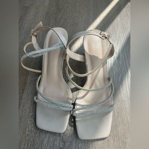 Size 8 Women’s Nude Rhinestone Sandle Heel